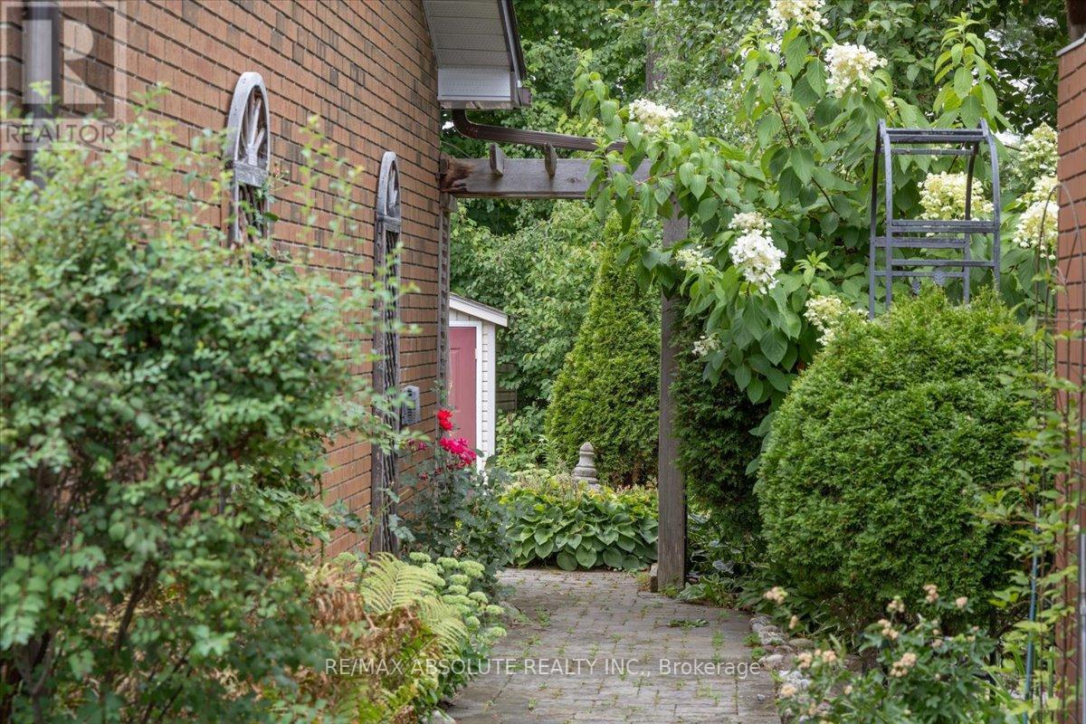 Photo 32 of 22 Banting Crescent, Ottawa ON