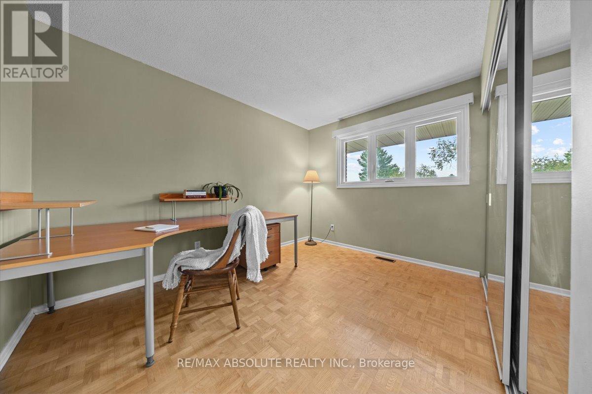 Photo 31 of 22 Banting Crescent, Ottawa ON