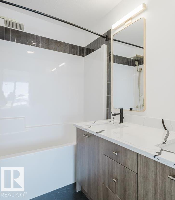 Photo 4 of 22 16231 19 Av Sw, Edmonton AB