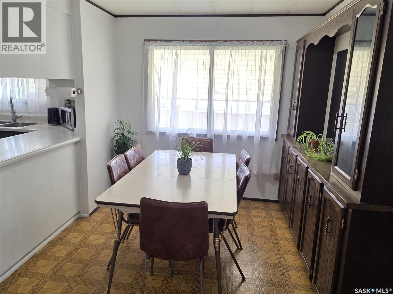 Photo 6 of 423 Park Avenue, Outlook SK