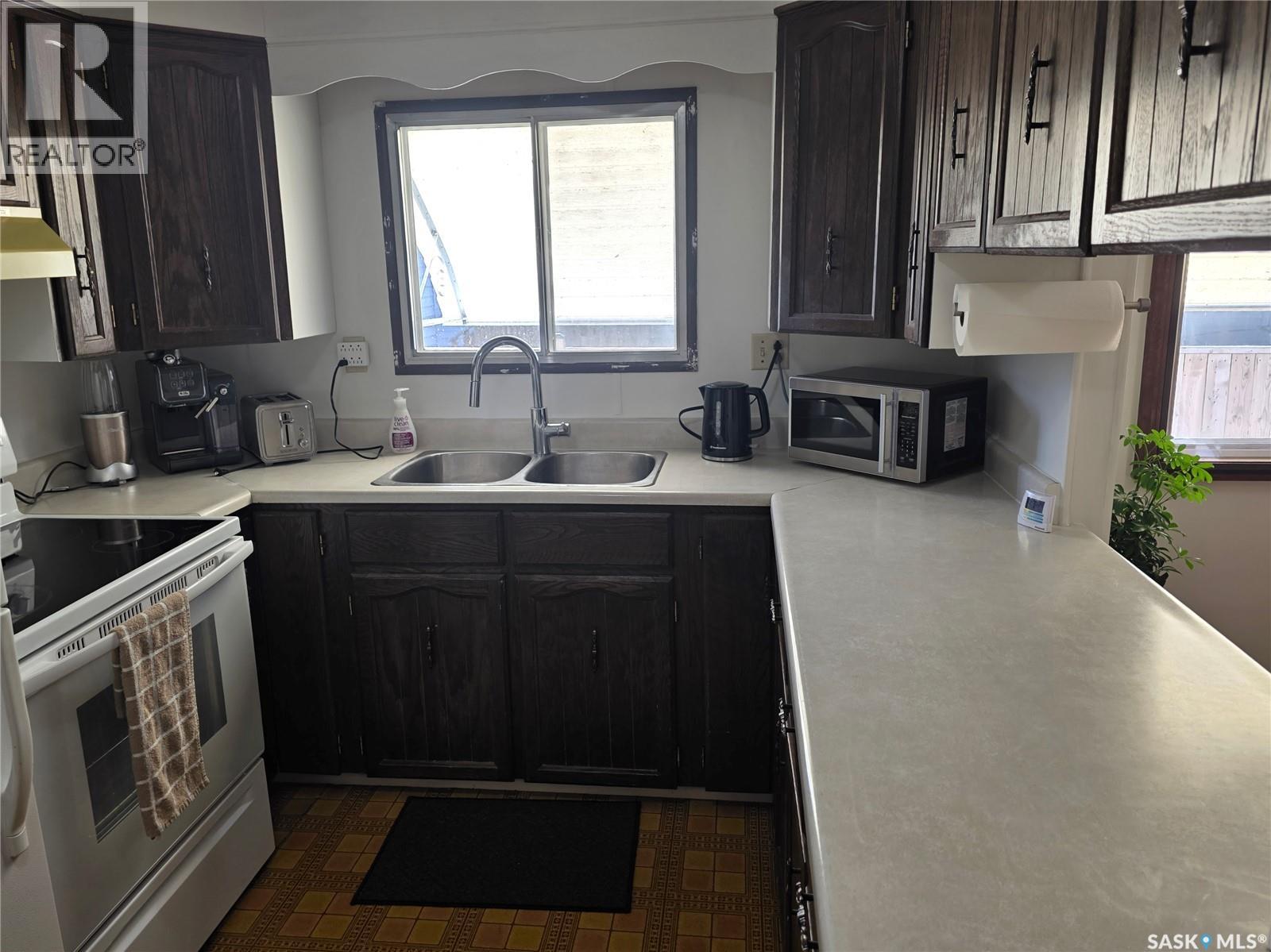 Photo 7 of 423 Park Avenue, Outlook SK