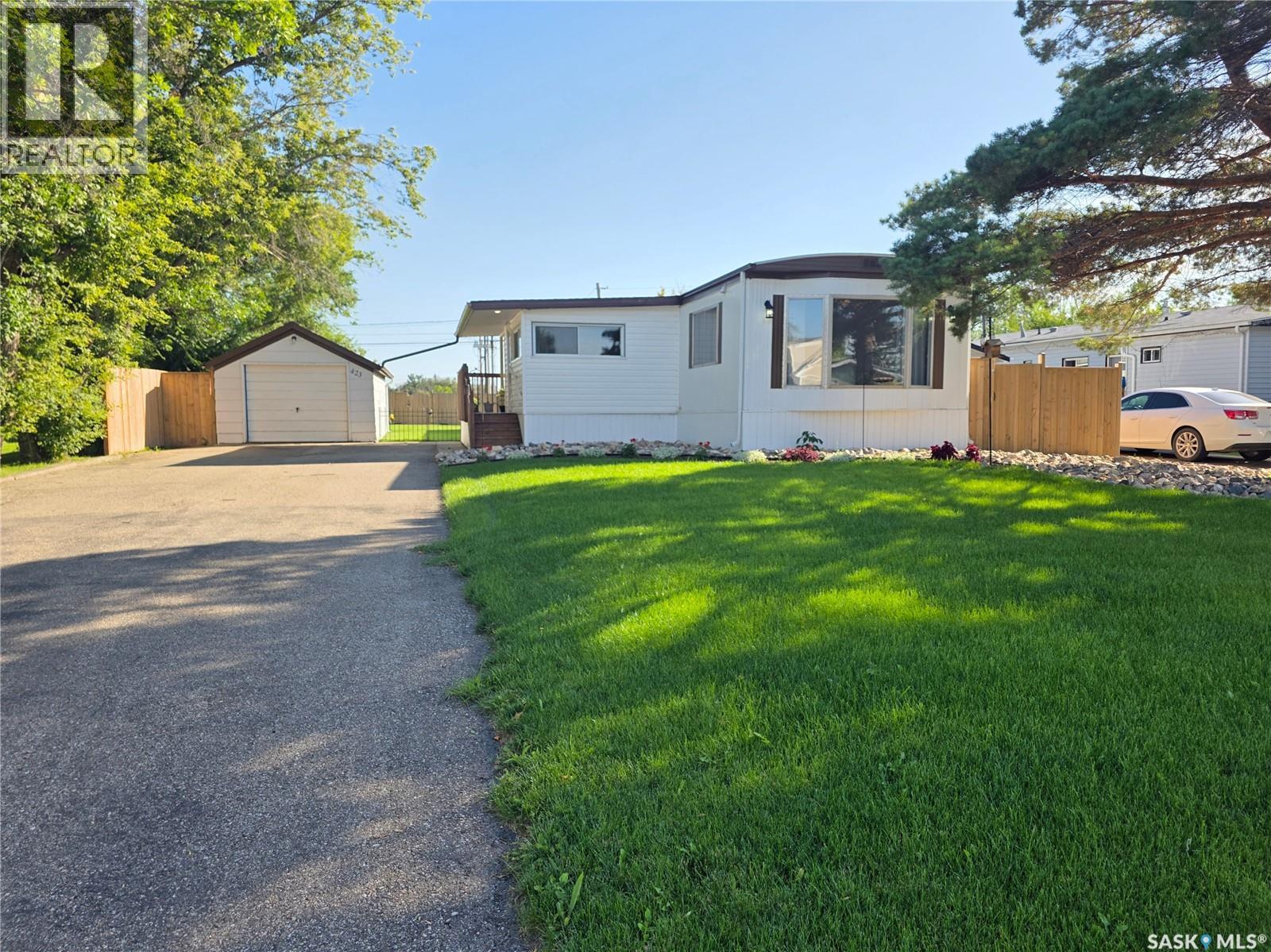 Photo 15 of 423 Park Avenue, Outlook SK