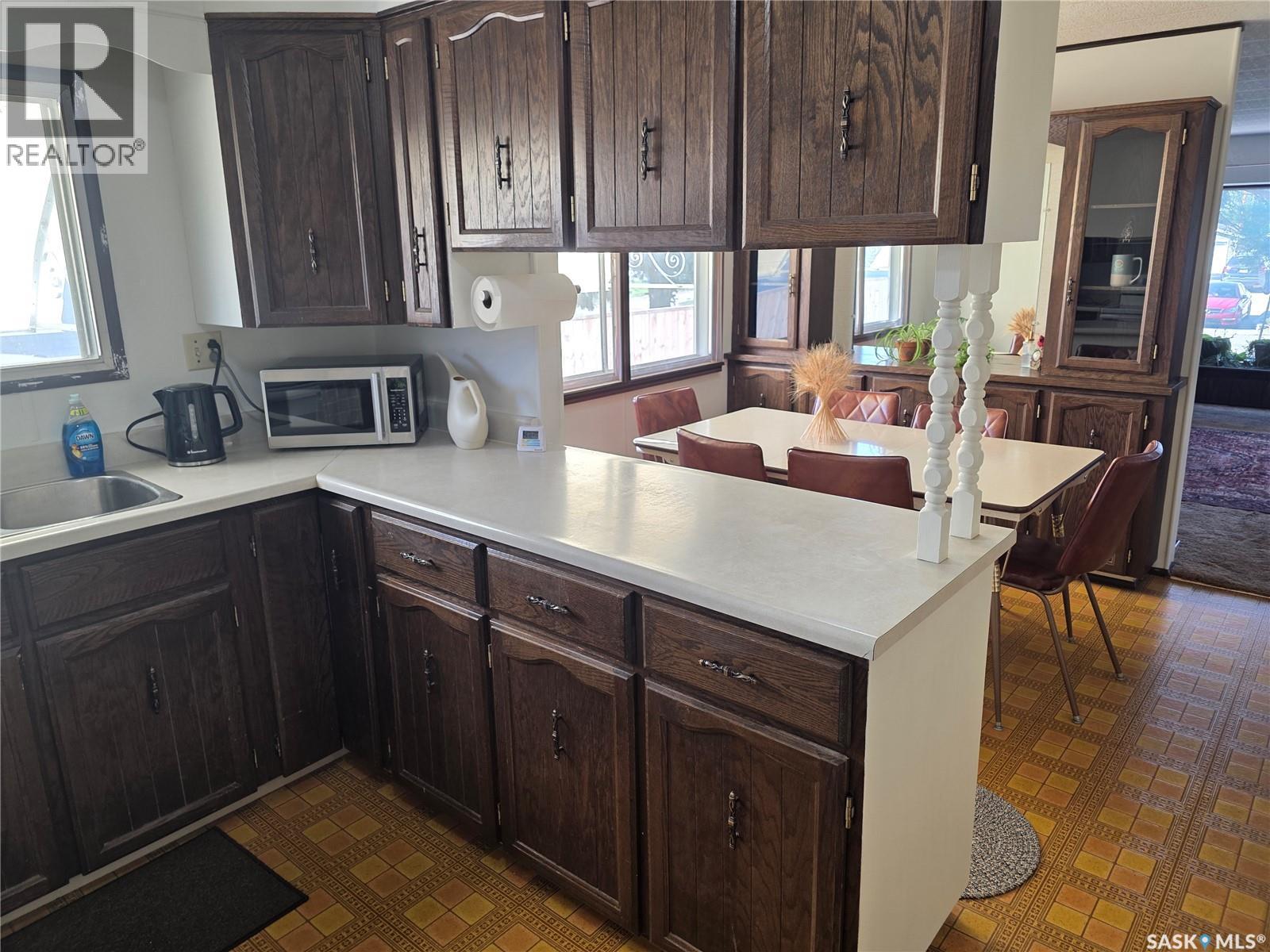 Photo 10 of 423 Park Avenue, Outlook SK