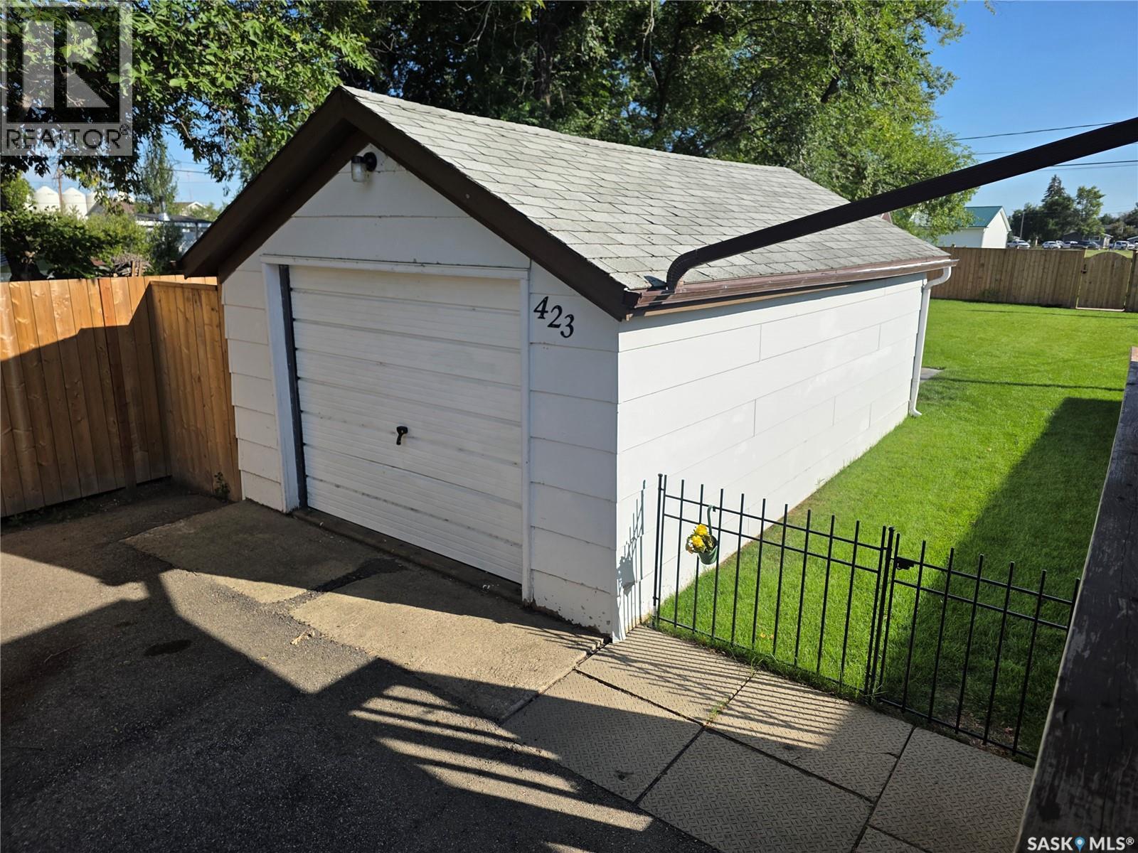 Photo 14 of 423 Park Avenue, Outlook SK