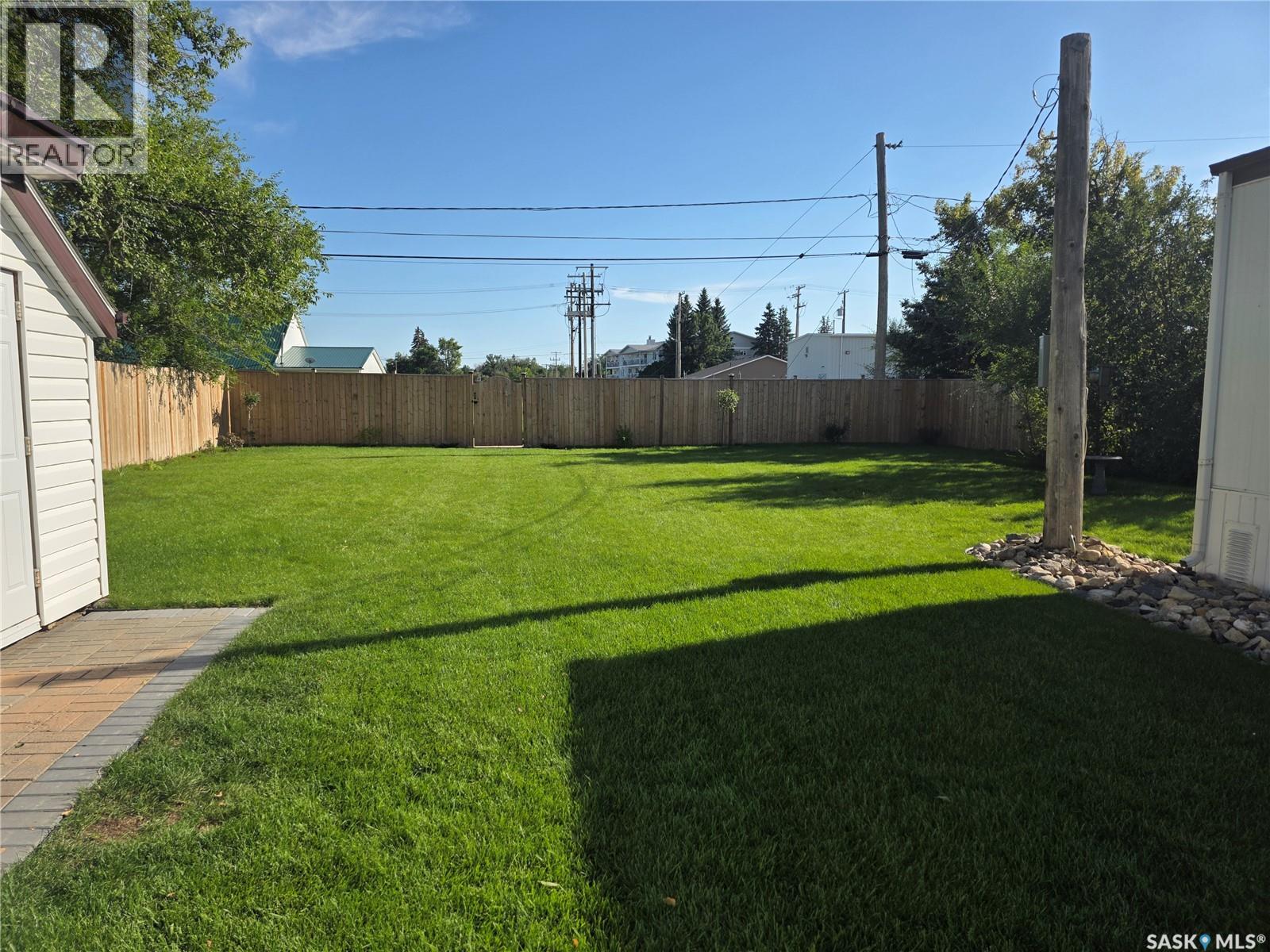 Photo 21 of 423 Park Avenue, Outlook SK