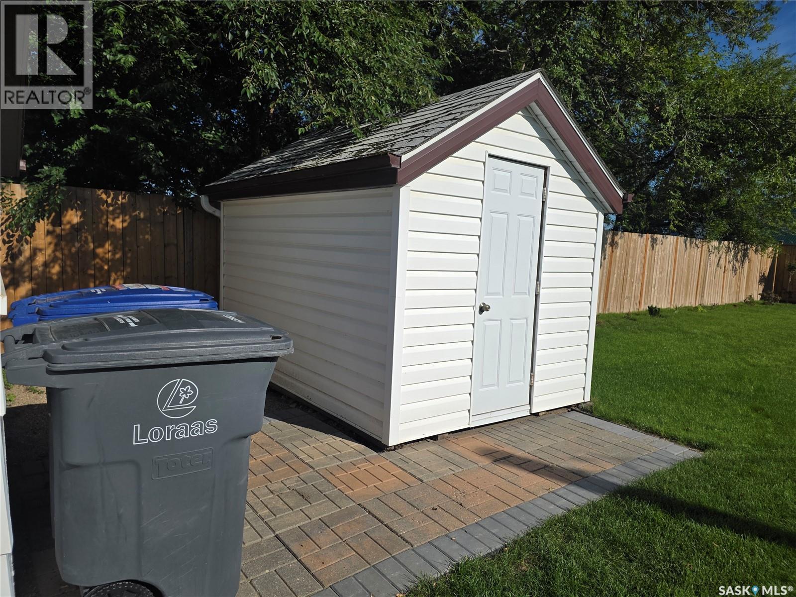 Photo 3 of 423 Park Avenue, Outlook SK