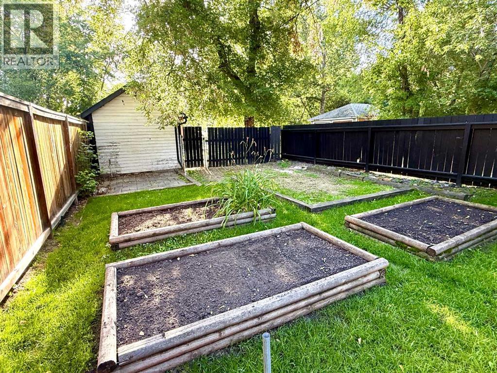 Photo 4 of 5517 47 A Avenue, Red Deer AB