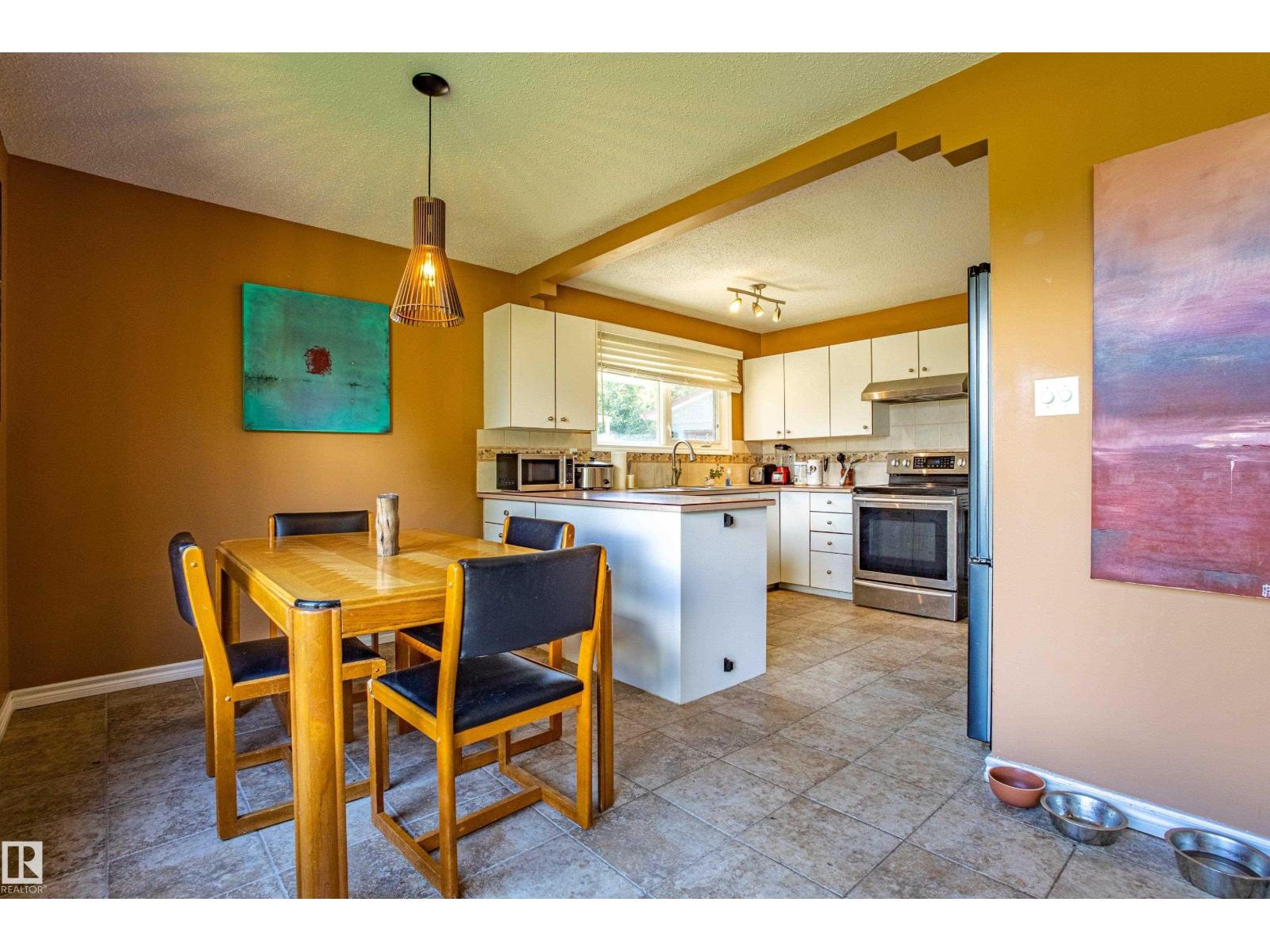 Photo 31 of 135 Homestead Cr Nw, Edmonton AB