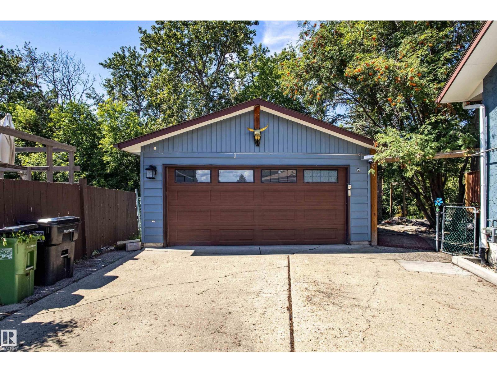 Photo 6 of 135 Homestead Cr Nw, Edmonton AB