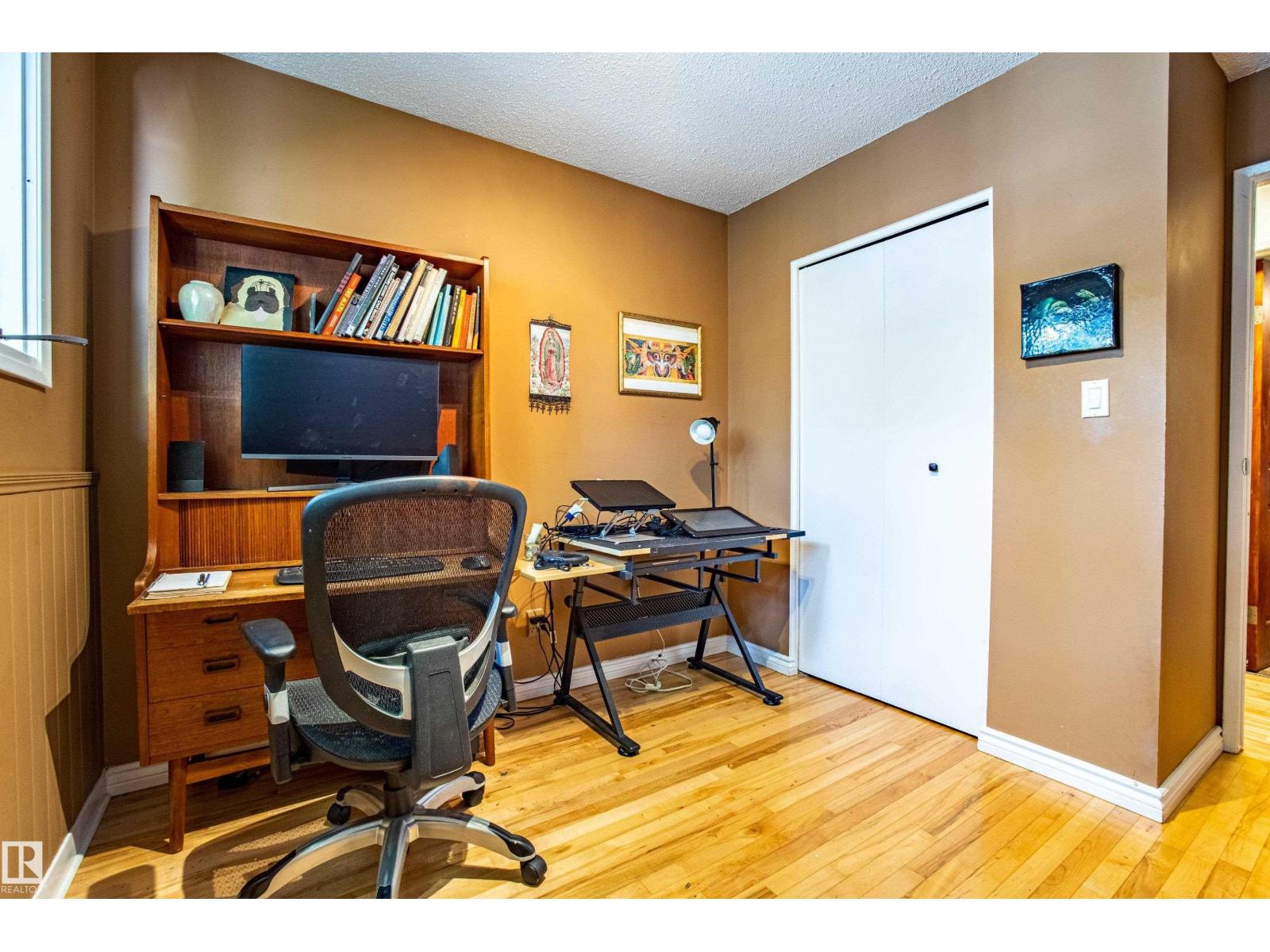 Photo 15 of 135 Homestead Cr Nw, Edmonton AB