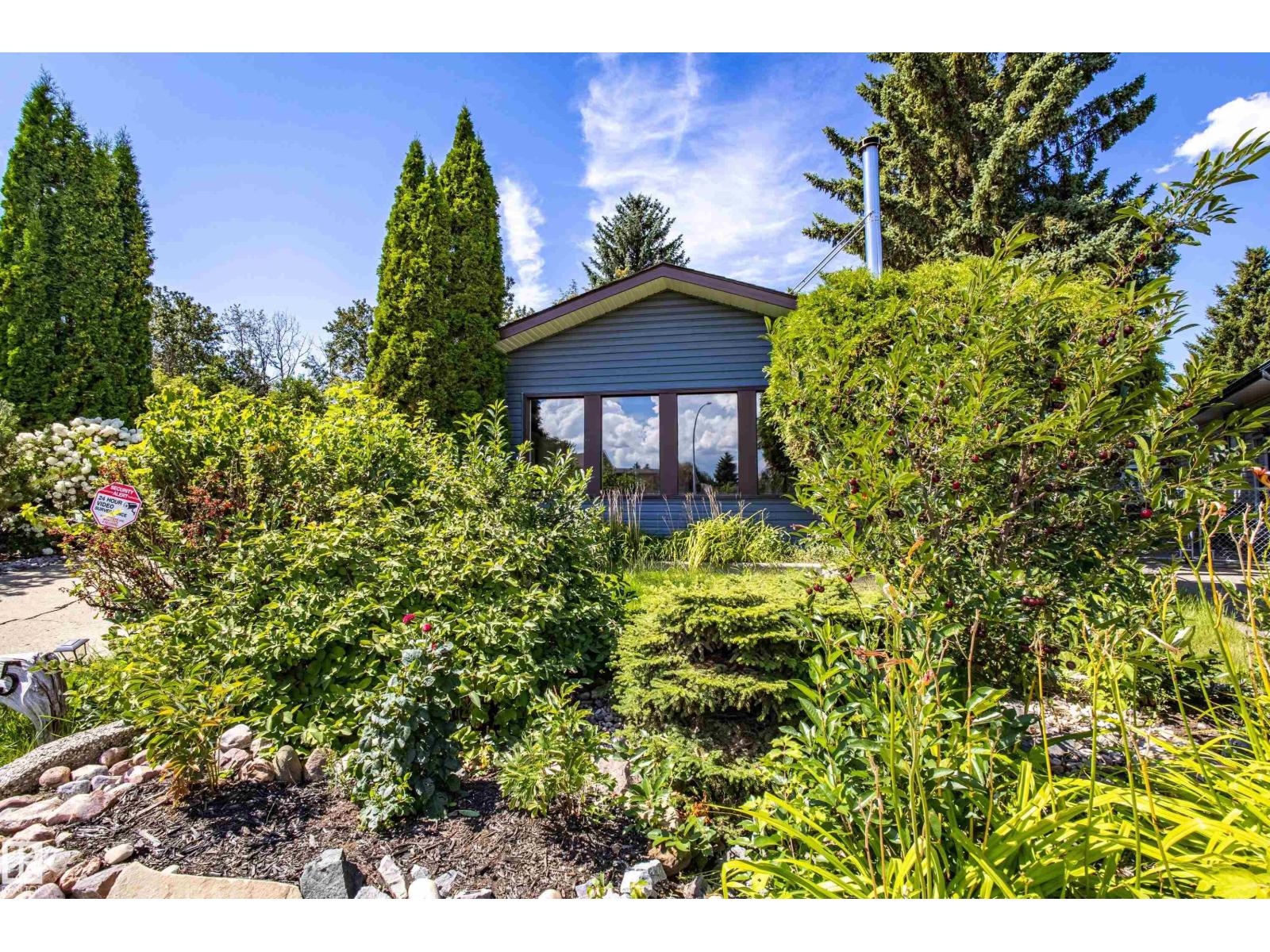 Photo 1 of 135 Homestead Cr Nw, Edmonton AB