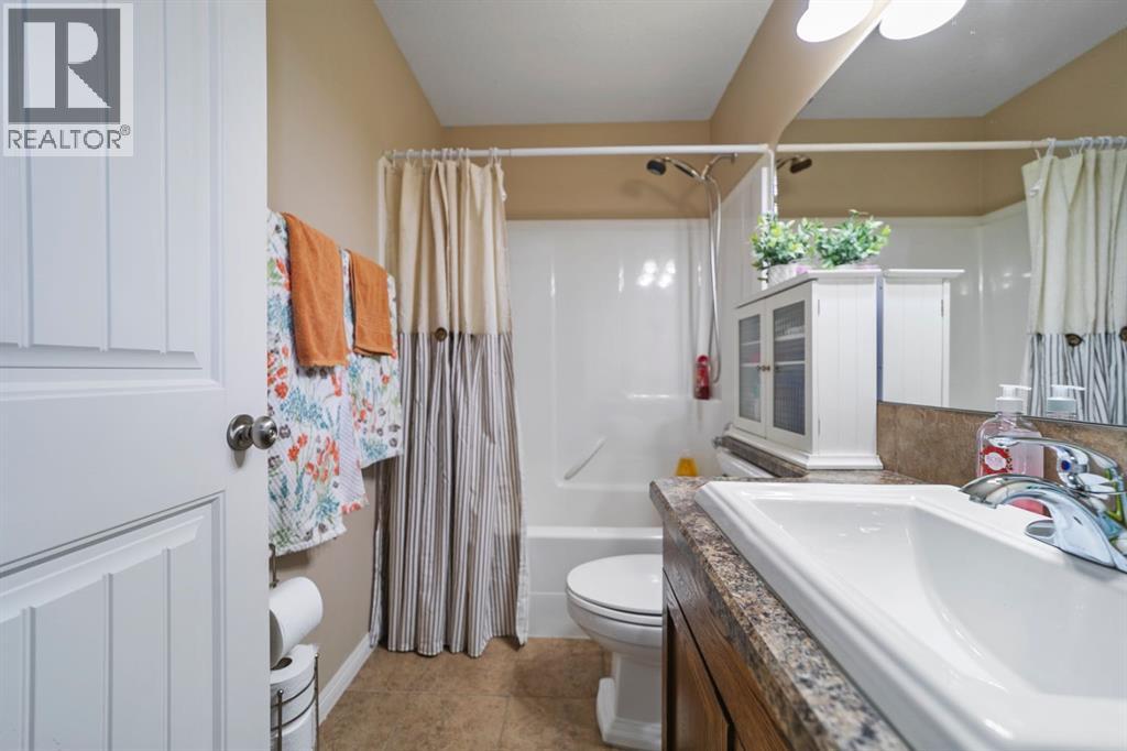 Photo 4 of 5414 59 Street, Camrose AB