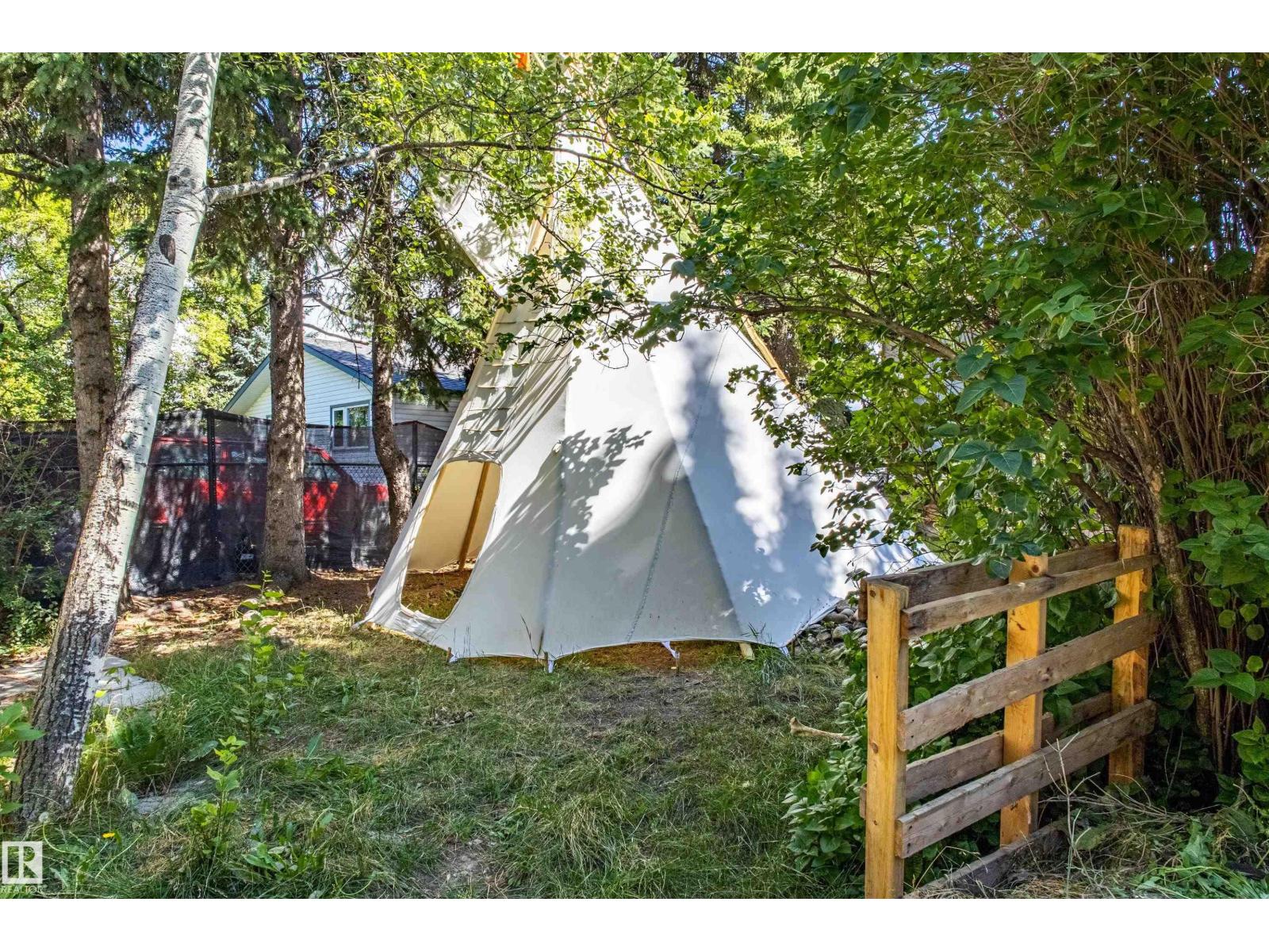 Photo 8 of 135 Homestead Cr Nw, Edmonton AB