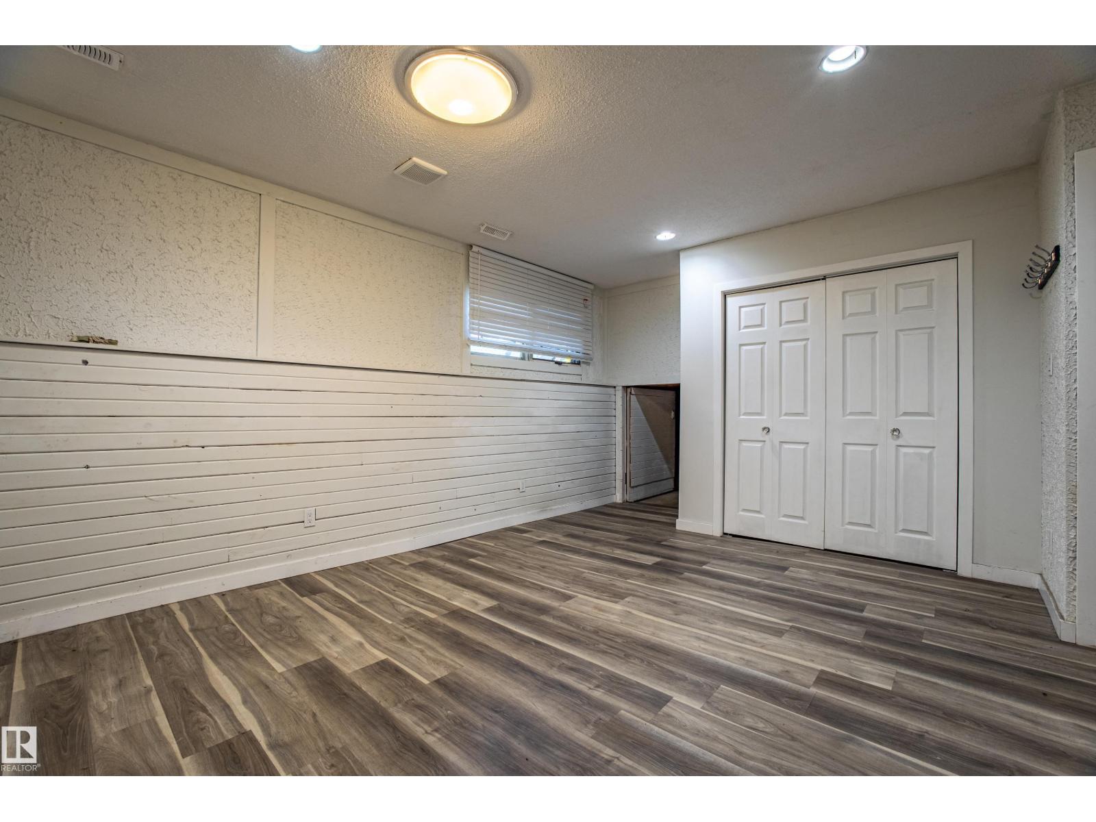 Photo 5 of 135 Homestead Cr Nw, Edmonton AB