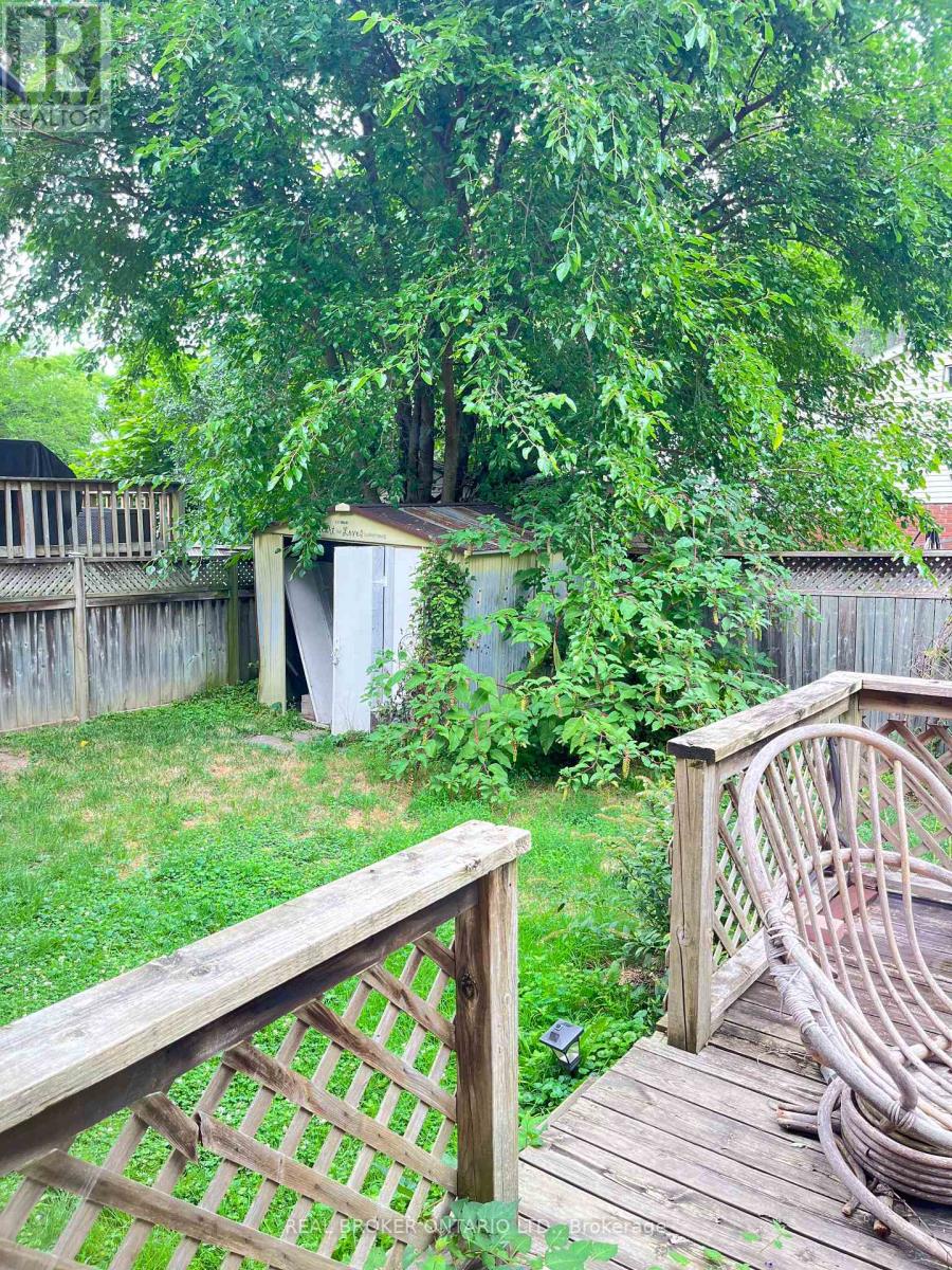 Photo 33 of 47 Wedgewood Avenue E, Chathamkent ON