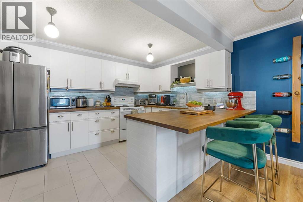 Single Family House for Sale in    Avenue SW Windsor Park Calgary 