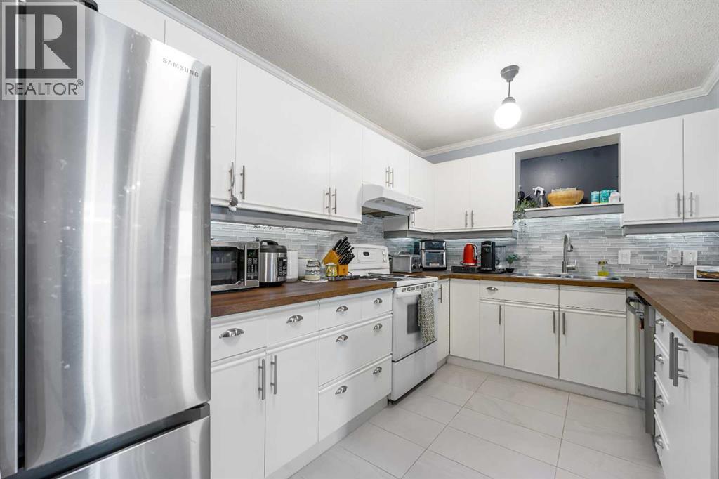 Single Family House for Sale in    Avenue SW Windsor Park Calgary 