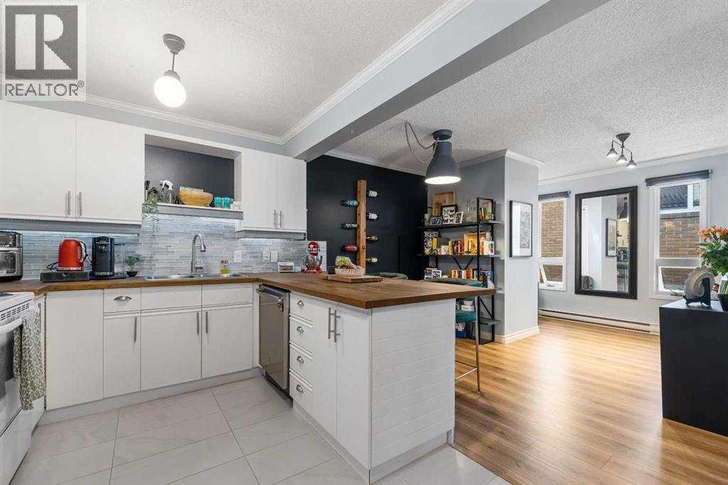 Single Family House for Sale in    Avenue SW Windsor Park Calgary 