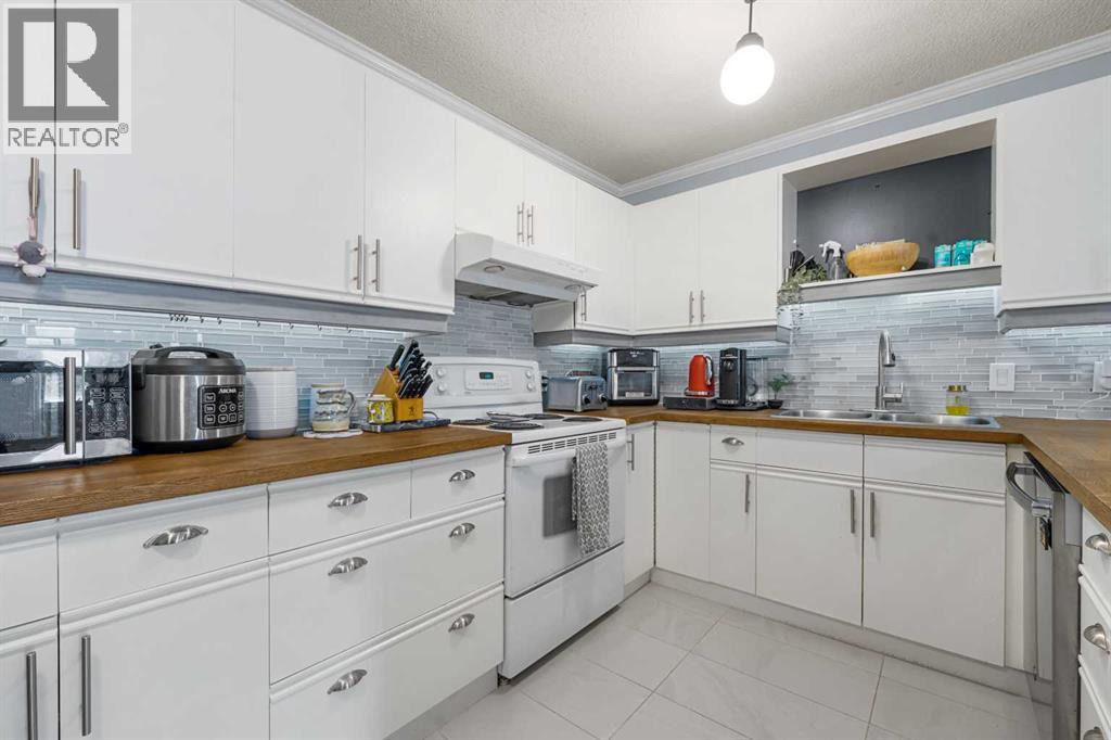 Single Family House for Sale in    Avenue SW Windsor Park Calgary 