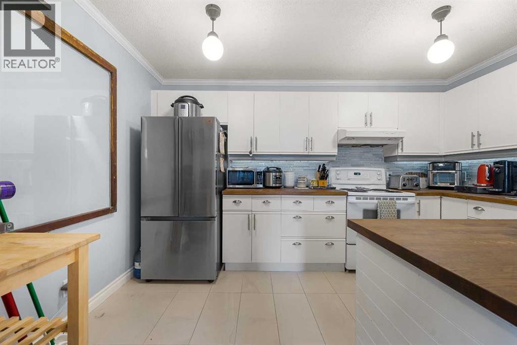 Single Family House for Sale in    Avenue SW Windsor Park Calgary 