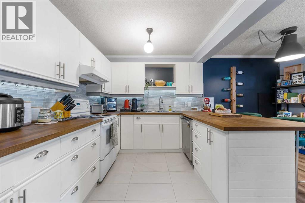 Single Family House for Sale in    Avenue SW Windsor Park Calgary 