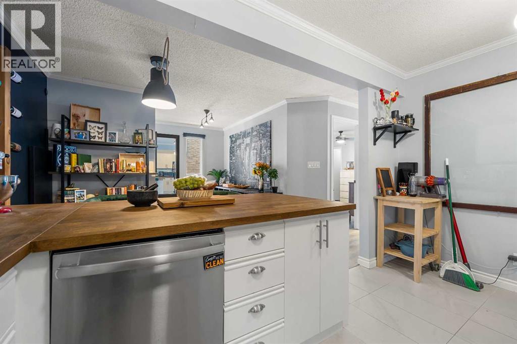 Single Family House for Sale in    Avenue SW Windsor Park Calgary 