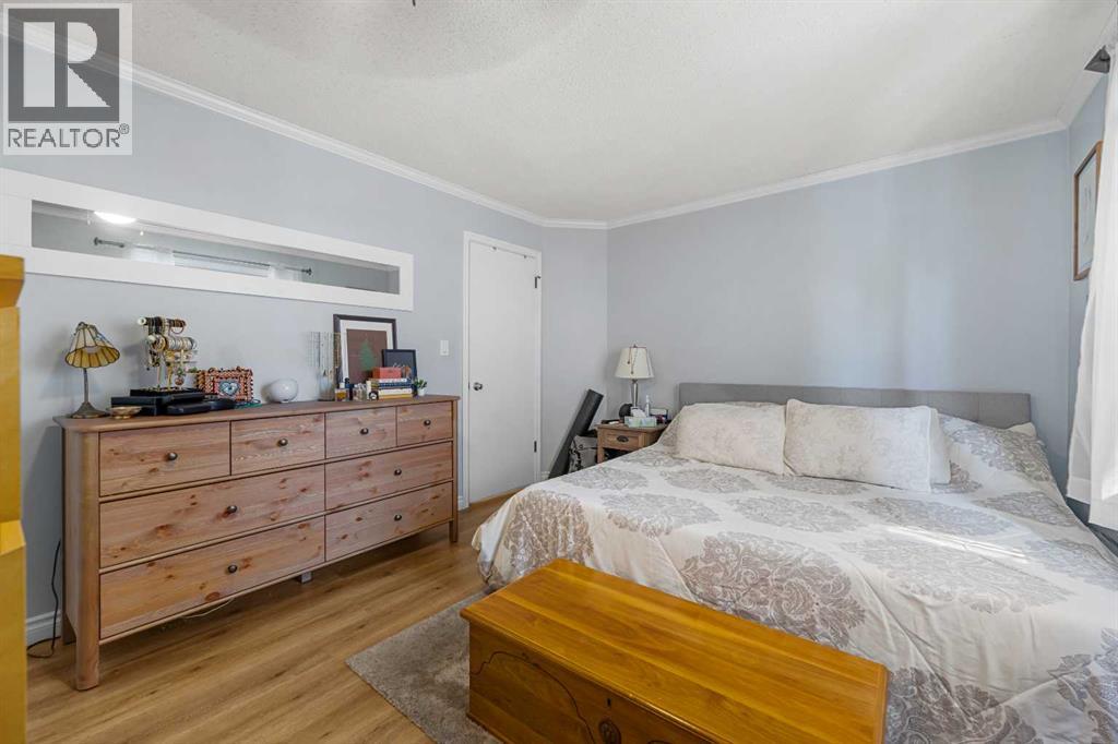 Single Family House for Sale in    Avenue SW Windsor Park Calgary 