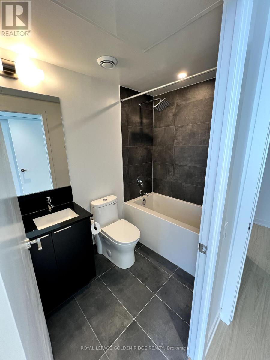 Photo 15 of Ph 02 8 Wellesley Street W, Toronto ON
