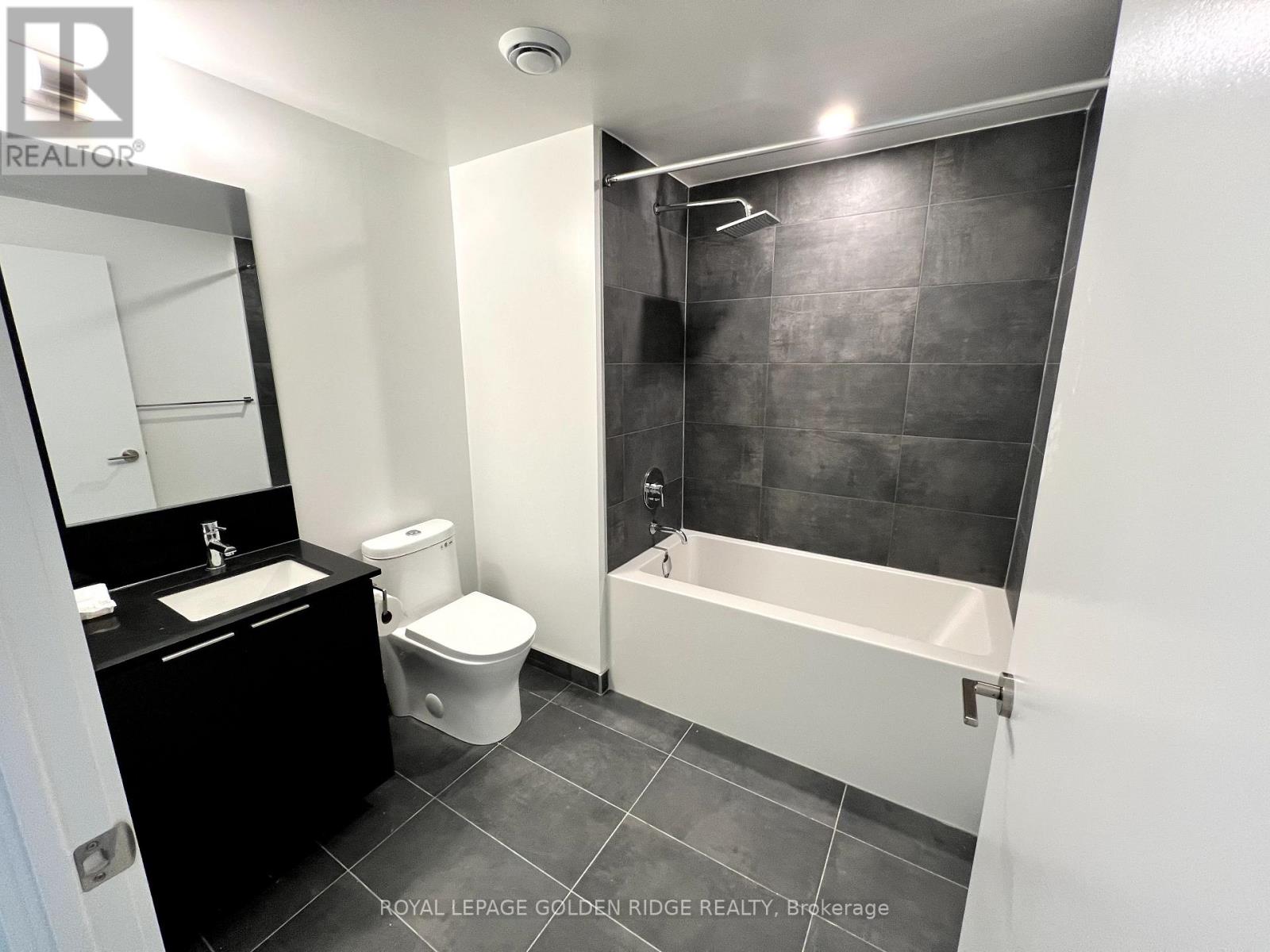 Photo 12 of Ph 02 8 Wellesley Street W, Toronto ON