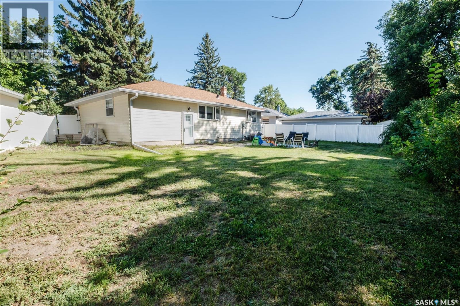 Photo 3 of 26 Lamont Crescent, Regina SK