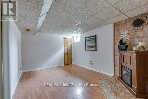 Photo 2 of Lower 18 Gardens Crescent, Toronto ON