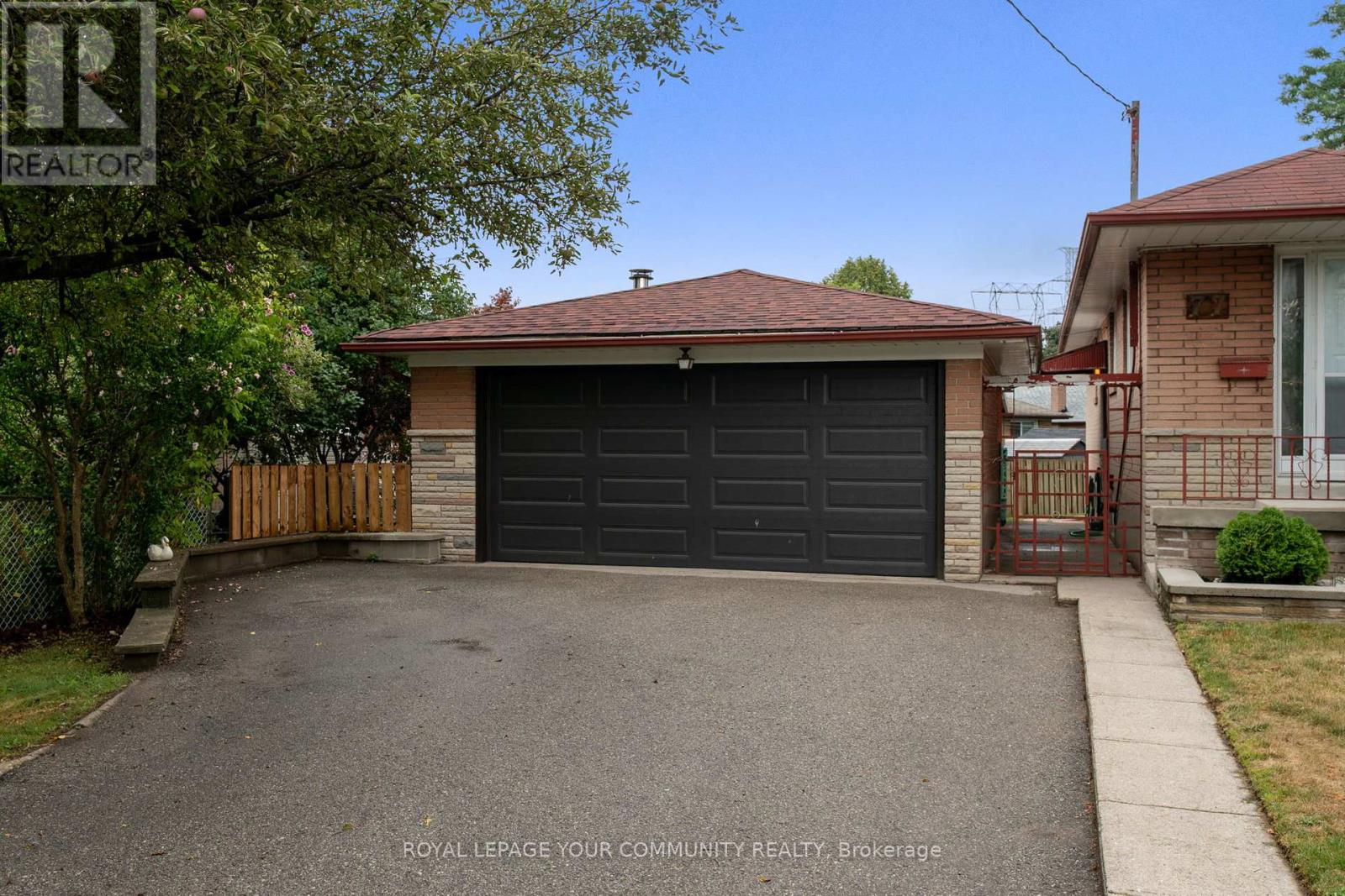 Photo 29 of 77 Peace Drive, Toronto ON