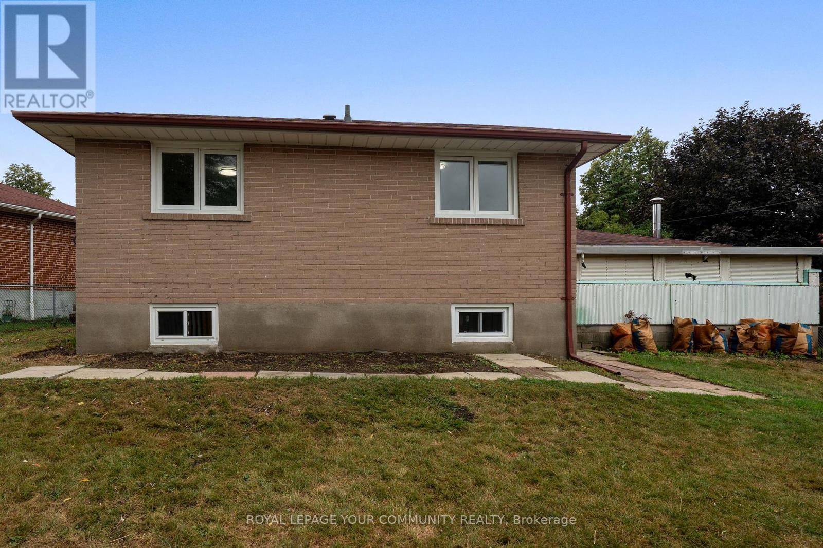 Photo 32 of 77 Peace Drive, Toronto ON