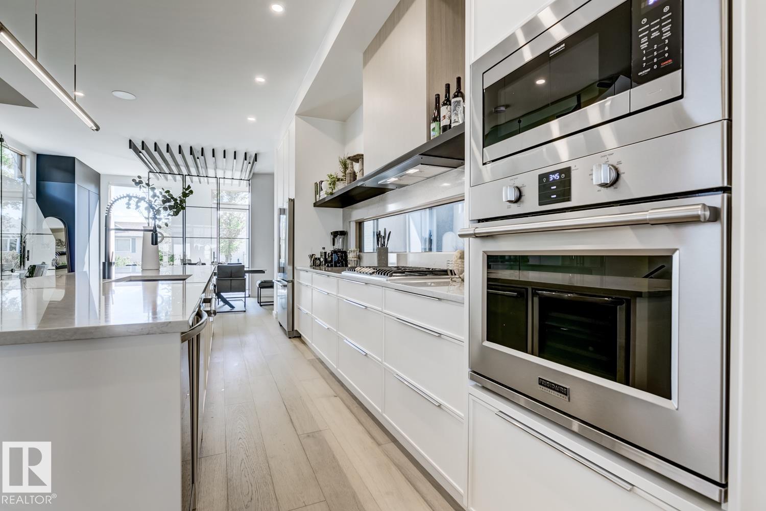 Photo 10 of 7616 83 Av Nw, Edmonton AB