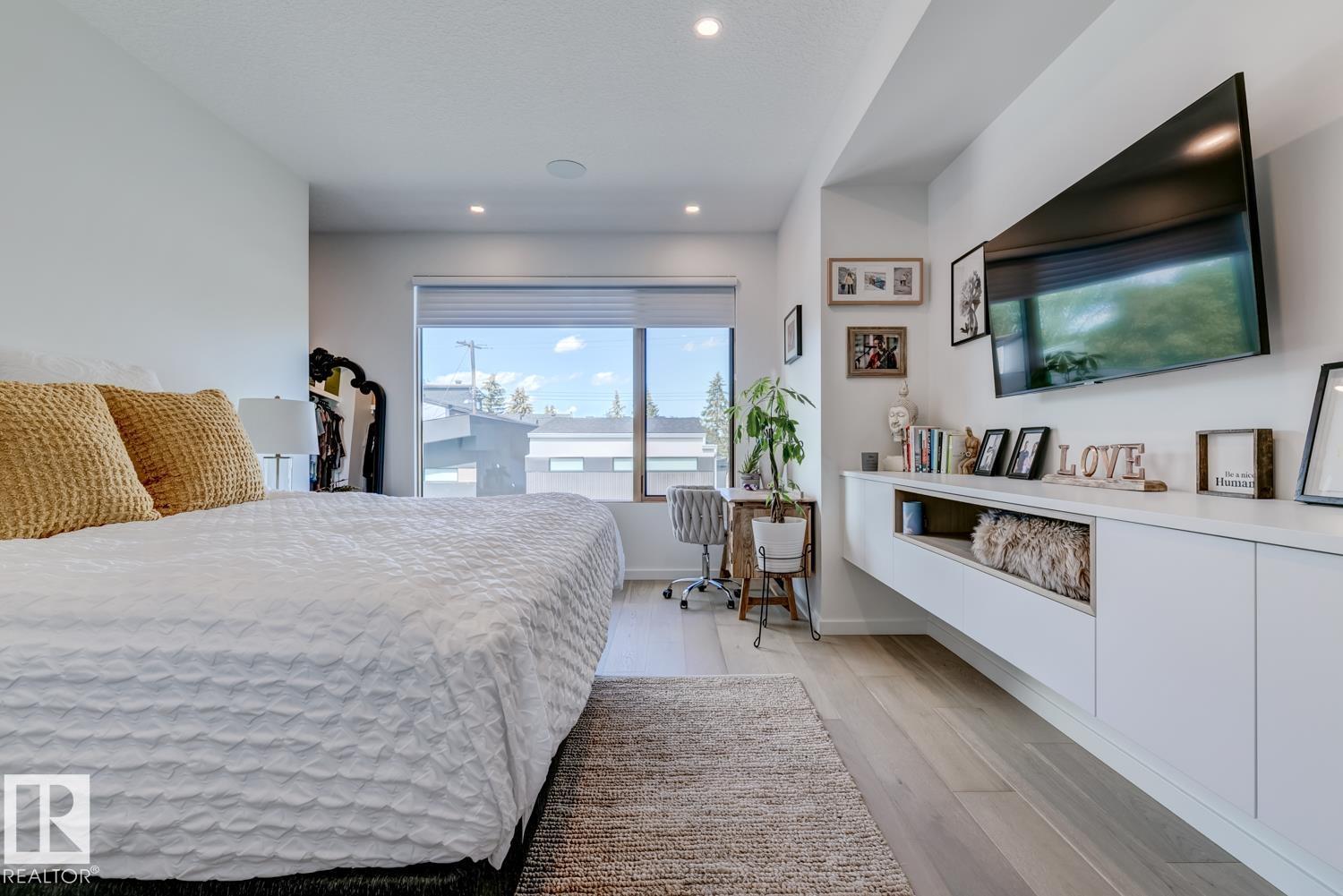 Photo 4 of 7616 83 Av Nw, Edmonton AB