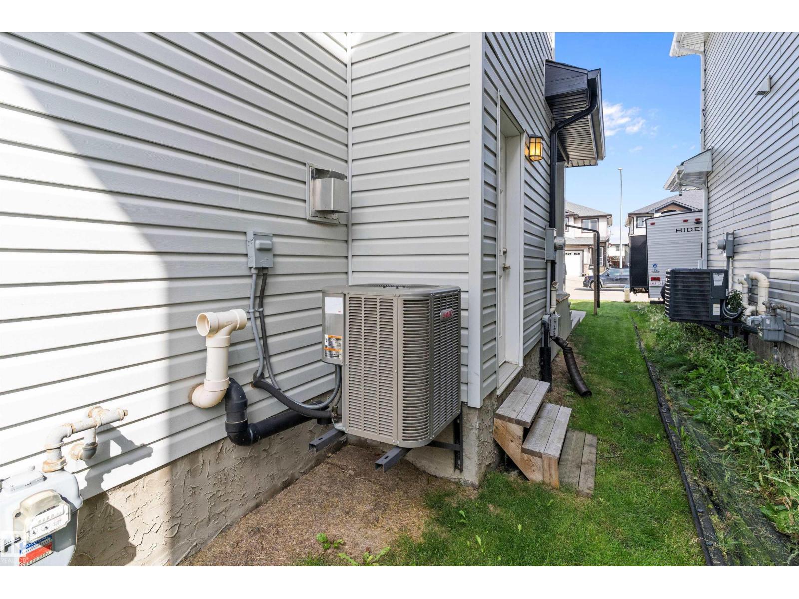 Photo 29 of 15132 31 St Nw, Edmonton AB