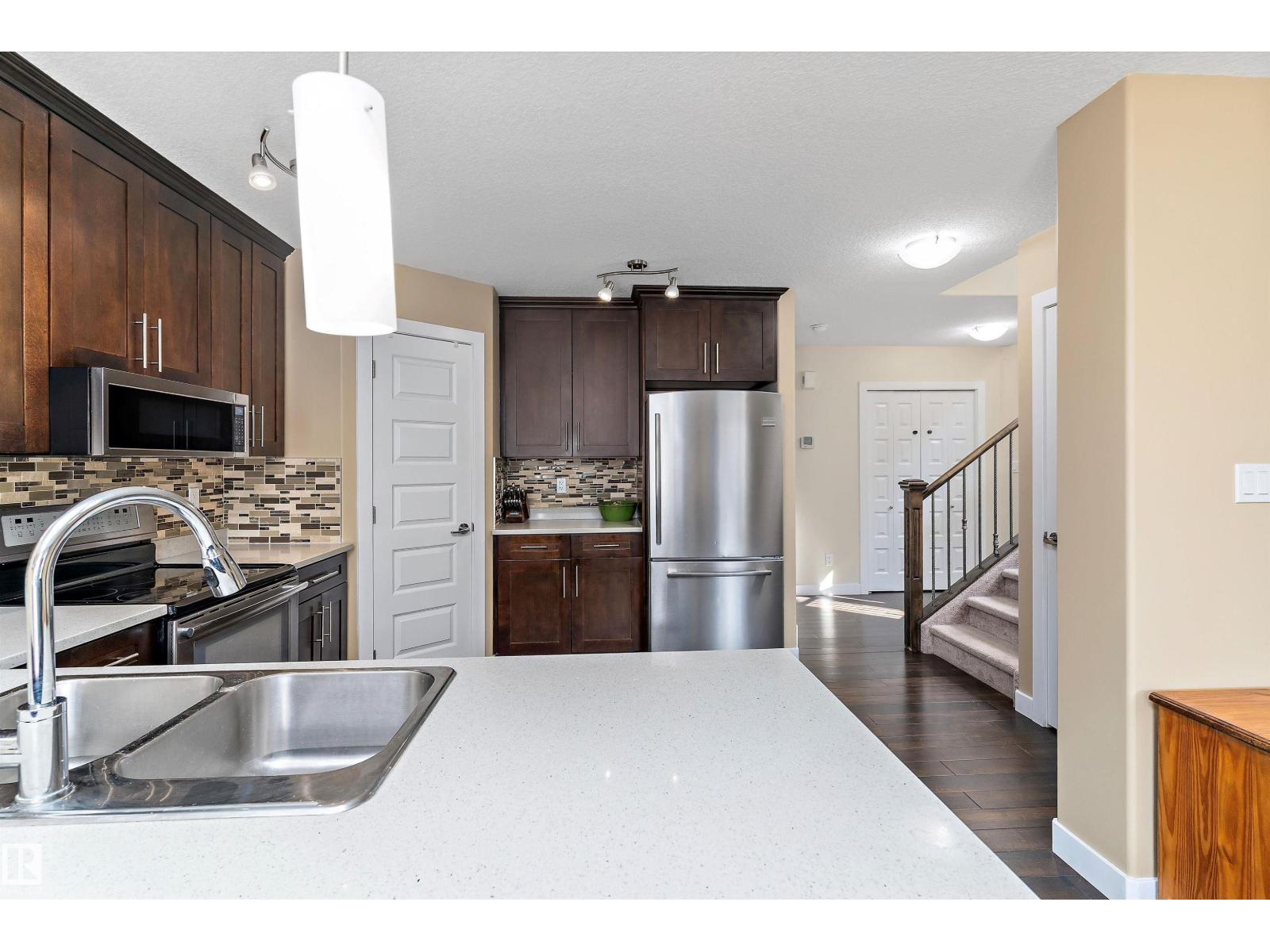 Photo 11 of 15132 31 St Nw, Edmonton AB