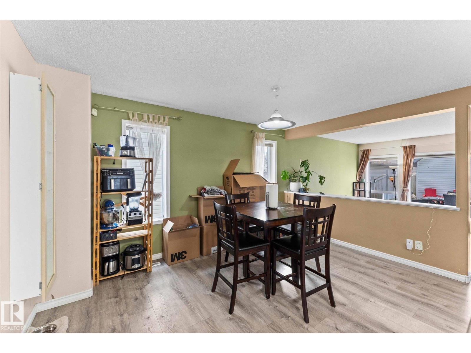 Photo 10 of 1220 Gillespie Cr Nw, Edmonton AB