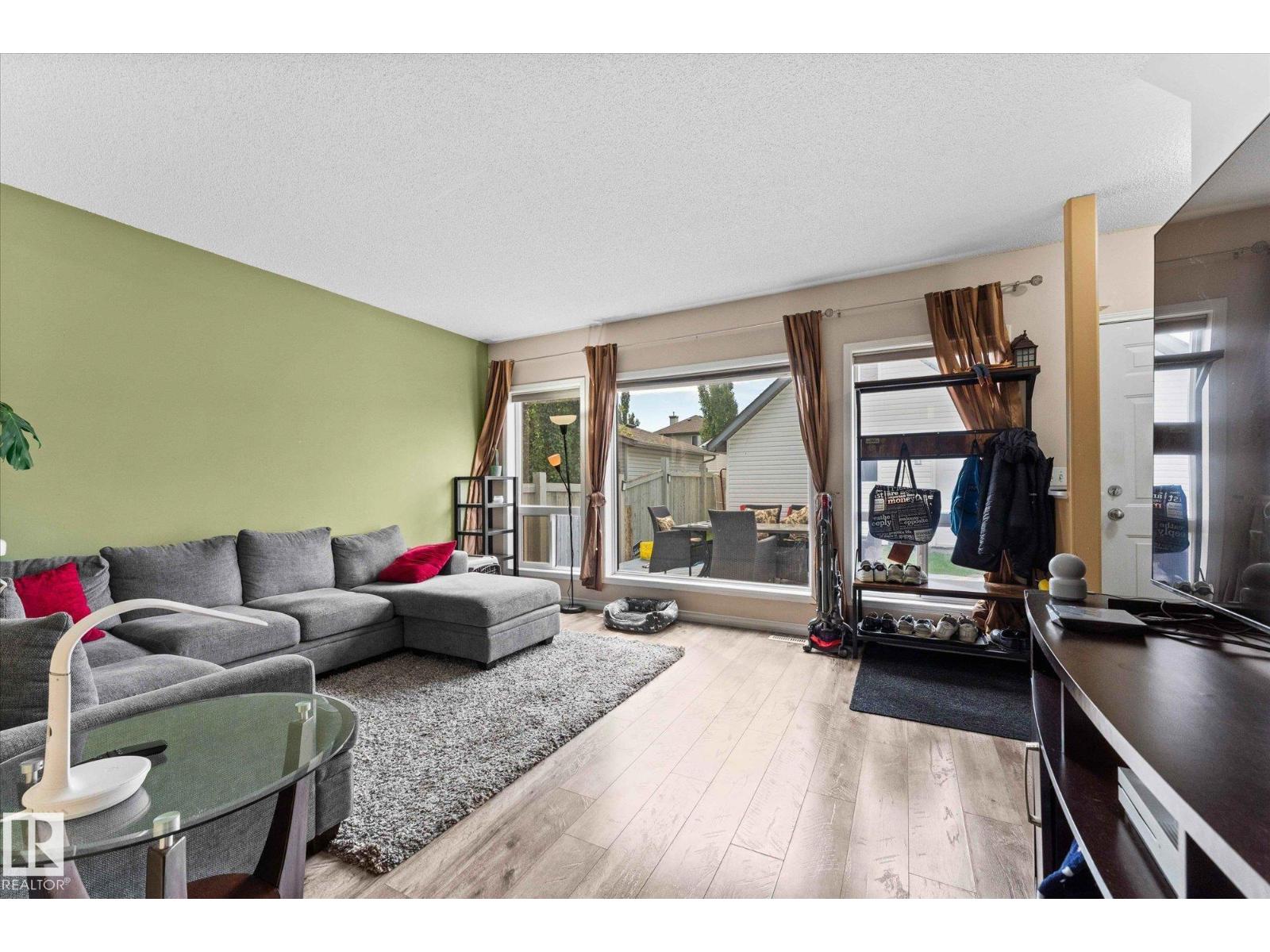 Photo 13 of 1220 Gillespie Cr Nw, Edmonton AB