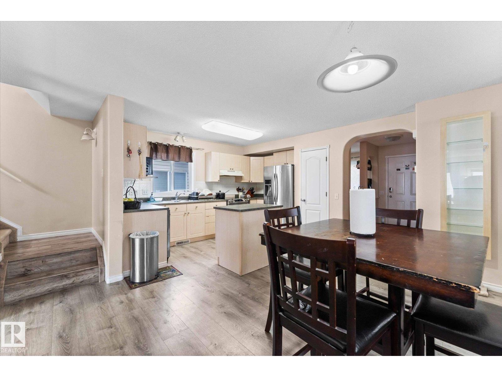 Photo 16 of 1220 Gillespie Cr Nw, Edmonton AB