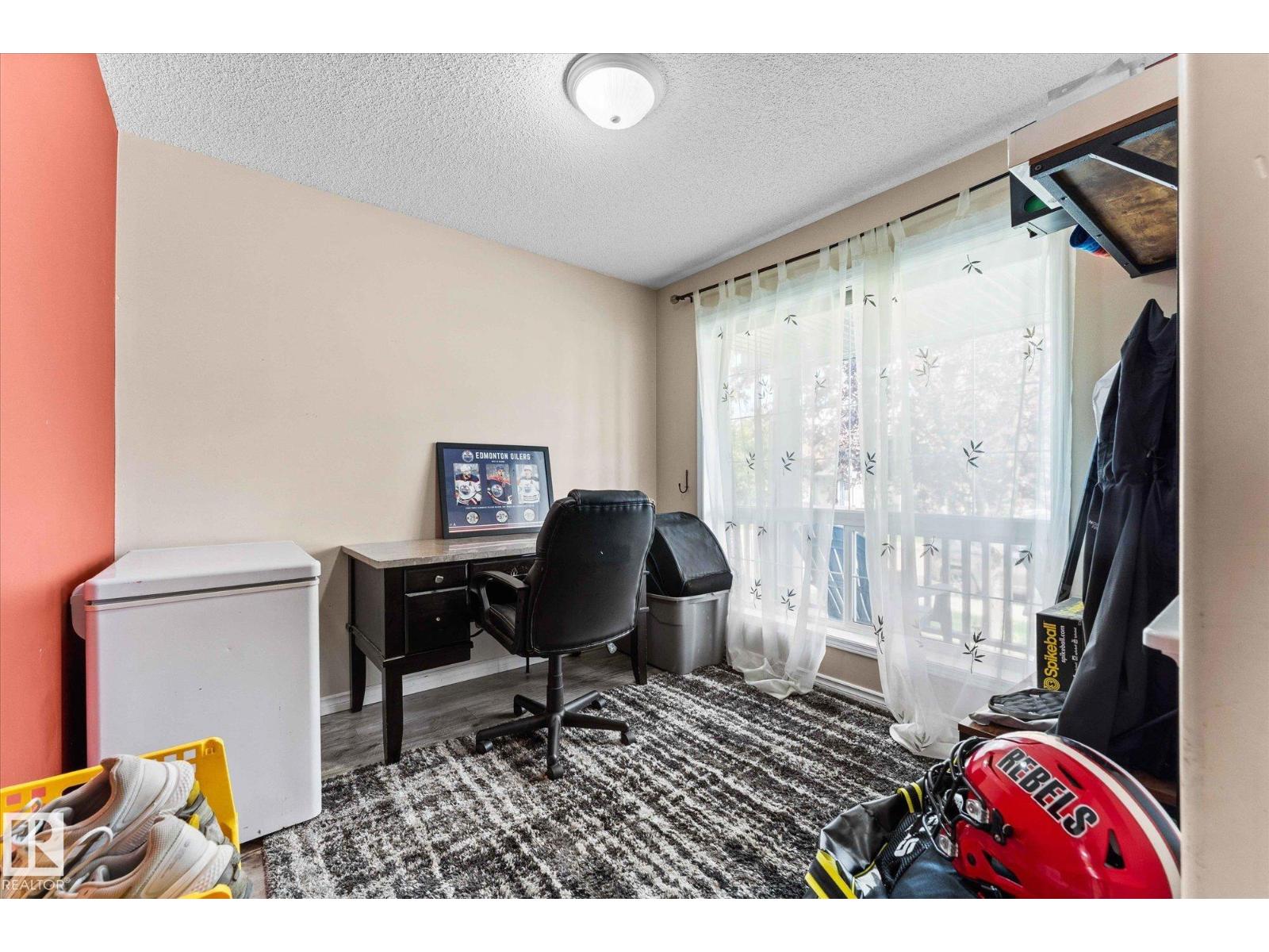 Photo 17 of 1220 Gillespie Cr Nw, Edmonton AB