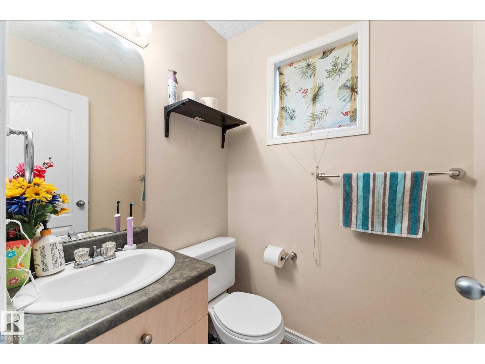 Photo 18 of 1220 Gillespie Cr Nw, Edmonton AB