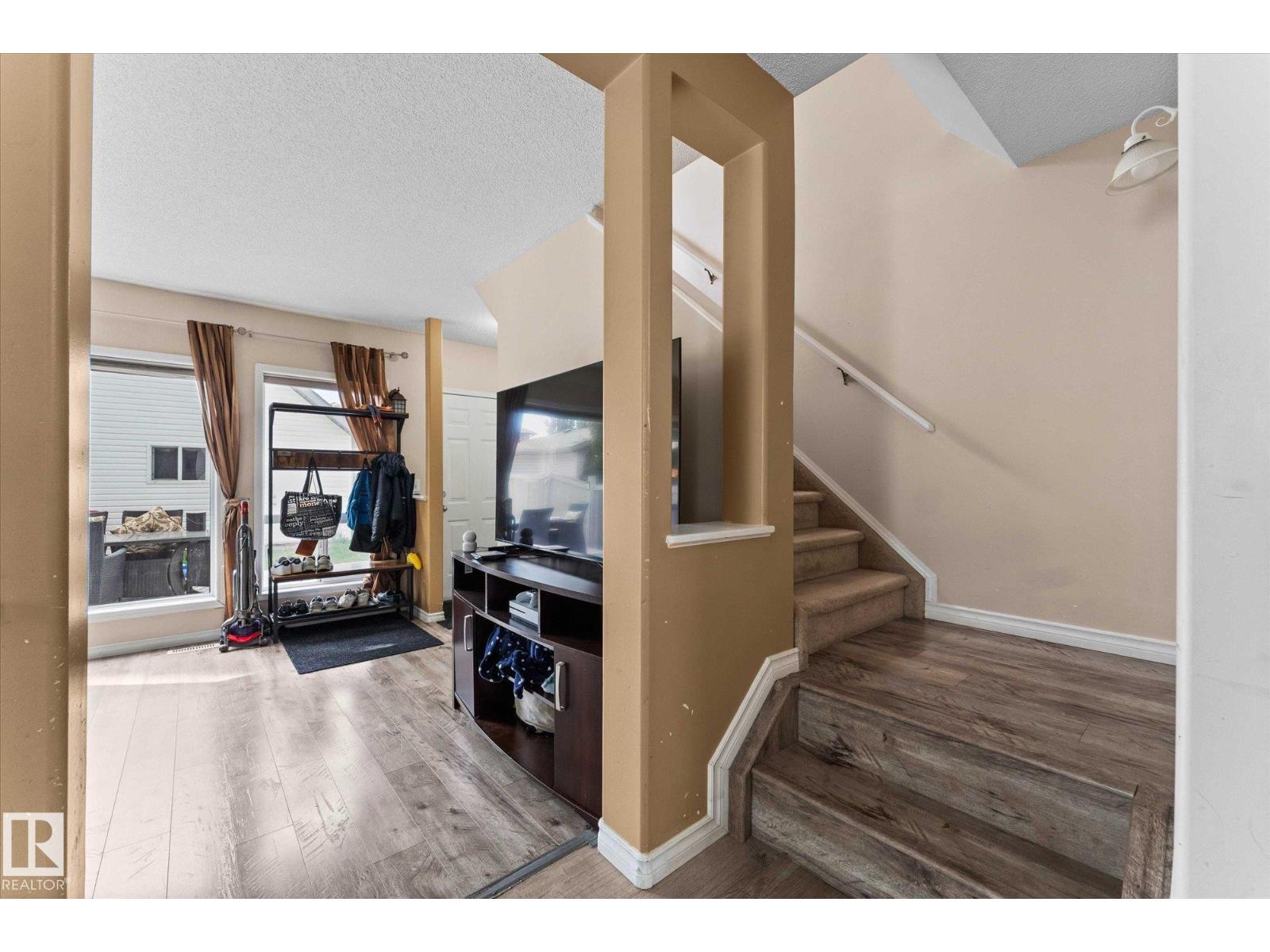 Photo 19 of 1220 Gillespie Cr Nw, Edmonton AB