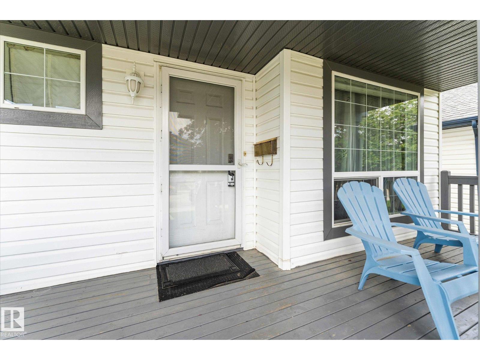 Photo 2 of 1220 Gillespie Cr Nw, Edmonton AB
