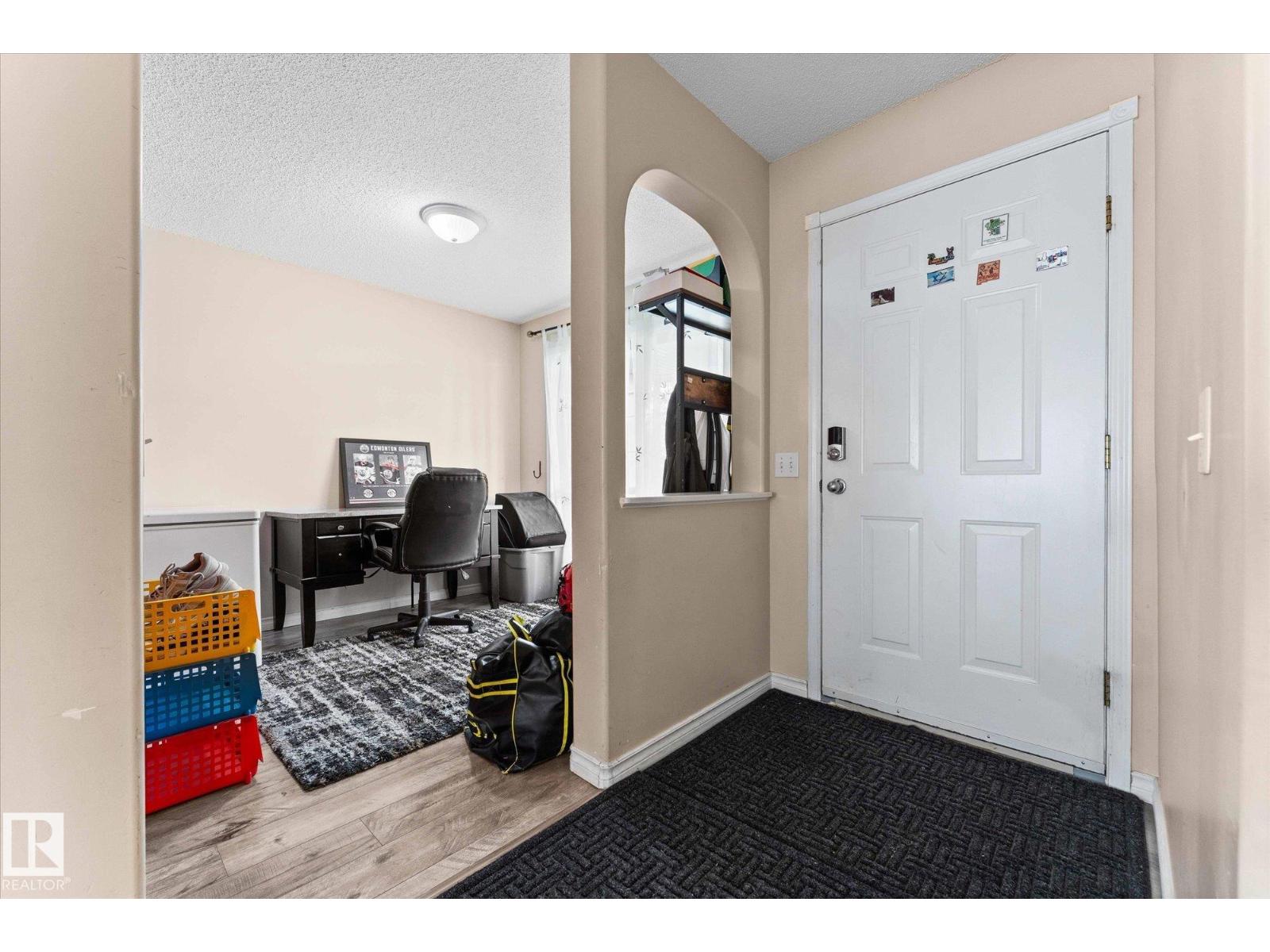 Photo 3 of 1220 Gillespie Cr Nw, Edmonton AB