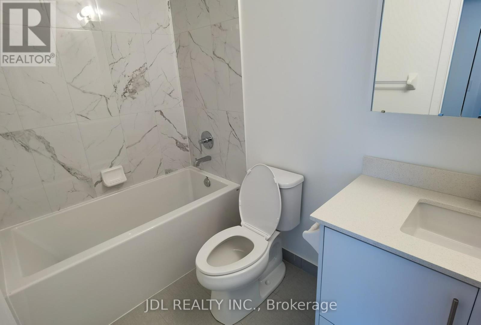 Photo 13 of 1510 75 Oneida Crescent, Richmond Hill ON