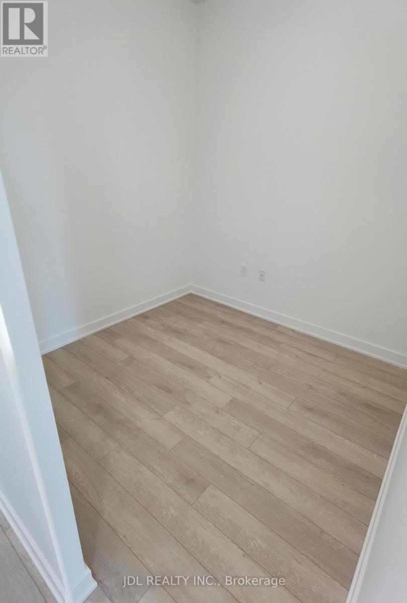 Photo 5 of 1510 75 Oneida Crescent, Richmond Hill ON