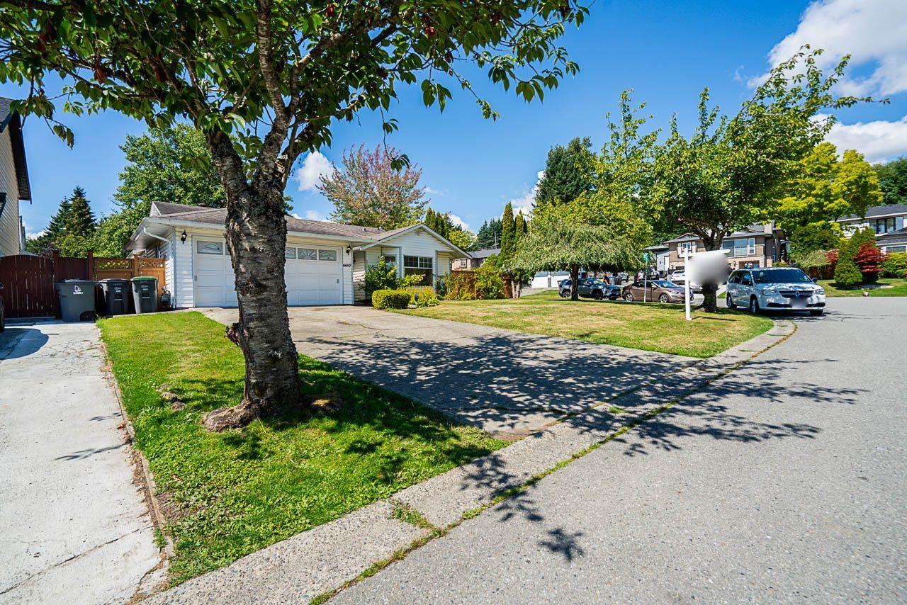 Photo 4 of 6697 141 A Street, Surrey BC