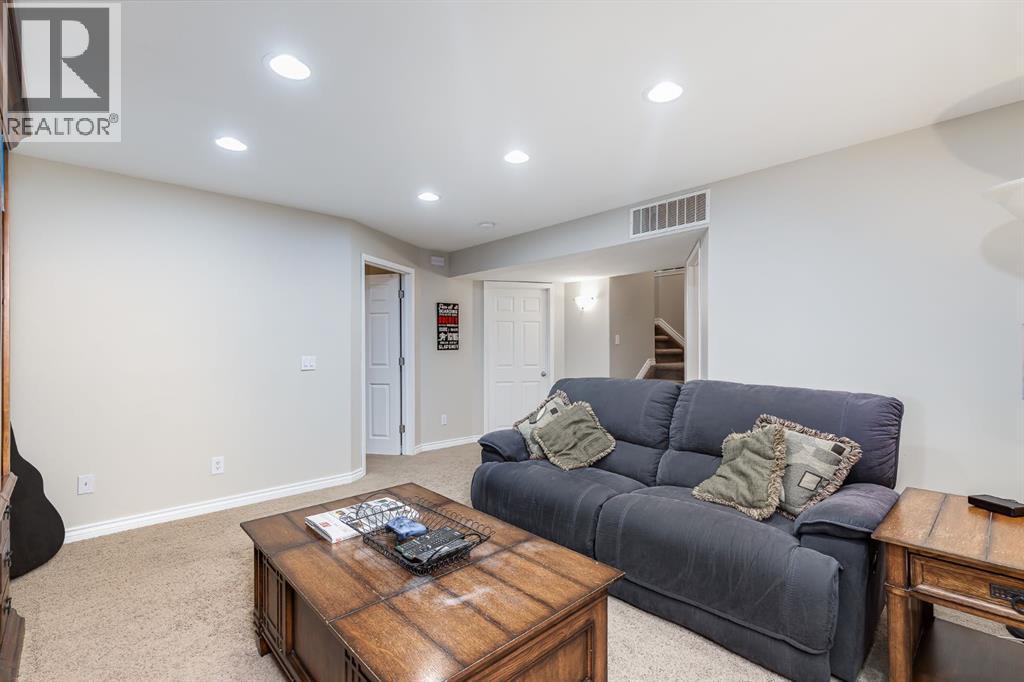 Photo 25 of 149 Thornfield Close Se, Airdrie AB