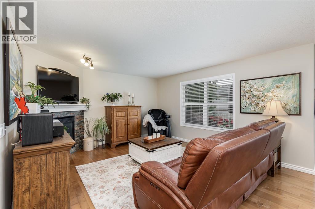 Photo 9 of 149 Thornfield Close Se, Airdrie AB